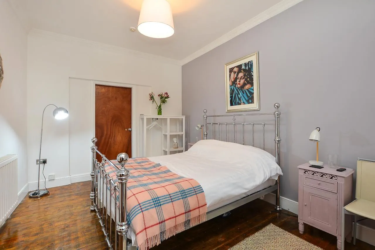 Al-Fresco Apartment - 1 FREE PRIVATE PARKING SPACE - 60 SECOND WALK 2 MINSTER! York